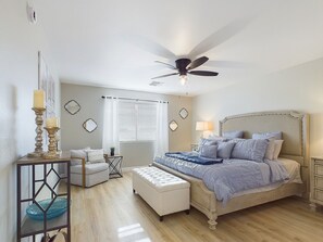 3 habitaciones, tabla de planchar con plancha, wifi y ropa de cama 