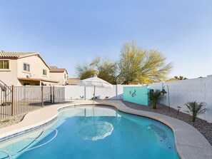 Outdoor pool, a heated pool - WOWZZZA! Remodeled 2025, SW YARD, Heated Pool Home, 5 STARS ABOVE THE REST!! (San Tan Valley)