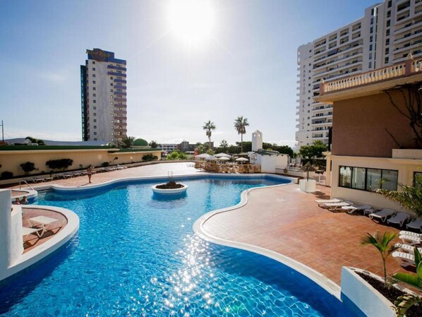 Outdoor pool - Captivating 1-bed Apartment in Adeje (Adeje)