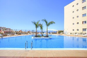 Outdoor pool - Captivating 1-bed Apartment in Adeje (Adeje)