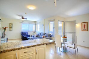 Interior - Captivating 1-bed Apartment in Adeje (Adeje)