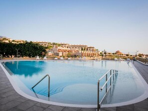 Outdoor pool - Captivating 1-bed Apartment in Adeje (Adeje)