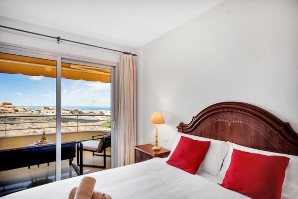 Room - Lovely 2-bed Apartment in Playa Paraiso (Adeje)