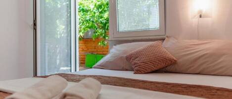 2 bedrooms, WiFi, bed sheets