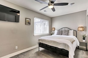 2 bedrooms, WiFi, bed sheets - New Owner Special!  Quiet Oasis in Denver (Denver)