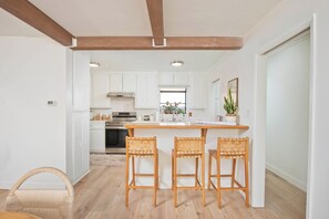 Fridge, microwave, stovetop, dishwasher - Stylish, 3 Bedroom Beach House w/ Ocean Views (Manhattan Beach)