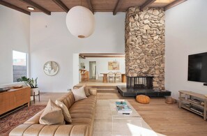 Smart TV, fireplace, books, music library - Stylish, 3 Bedroom Beach House w/ Ocean Views (Manhattan Beach)