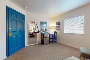 Interior - Charming hotel suite just steps away from Downtown Port Townsend (Port Townsend)