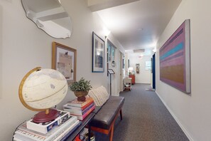 Interior - Charming hotel suite just steps away from Downtown Port Townsend (Port Townsend)