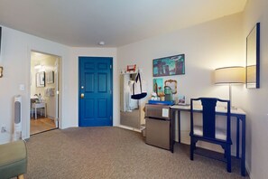 Interior - Charming hotel suite just steps away from Downtown Port Townsend (Port Townsend)