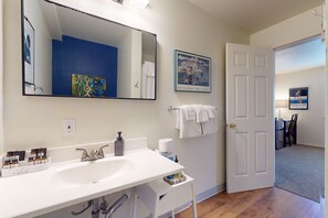 Interior - Charming hotel suite just steps away from Downtown Port Townsend (Port Townsend)