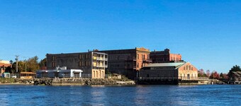 Stylish hotel suite just steps away from Downtown Port Townsend