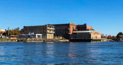 Stylish hotel suite just steps away from Downtown Port Townsend