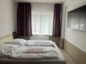 Kahden hengen comfort-huone (kaksi sänkyä) | Työpöytä, pimennysverhot, ilmainen Wi-Fi