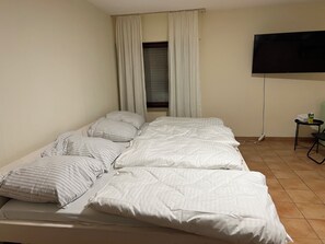 디럭스 쿼드룸 | 책상, 암막 커튼, 무료 WiFi