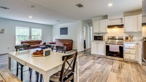 Interior - ‘Bovee’s Riverhouse’ Dunnellon Family Getaway! (Dunnellon)