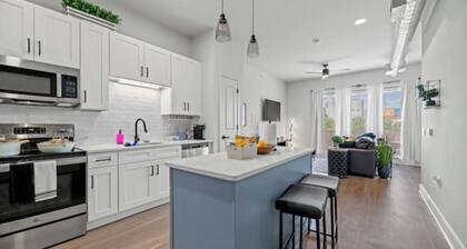 Lux 2Bed Studio Prime Location Pool Gym