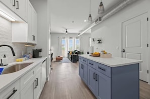 Toaster, cookware/dishes/utensils, spices - Lux 2Bed Studio  Prime Location  Pool  Gym (Dallas)