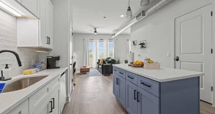 Lux 2Bed Studio Prime Location Pool Gym