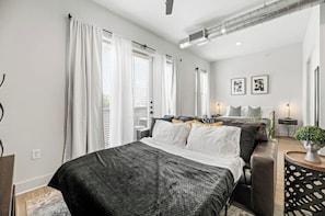 1 bedroom, iron/ironing board, WiFi, bed sheets - Lux 2Bed Studio  Prime Location  Pool  Gym (Dallas)