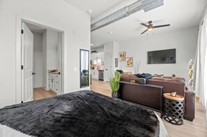 1 habitación, tabla de planchar con plancha, wifi y ropa de cama