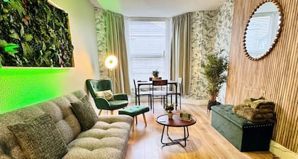 BEST DEAL COMFY CENTRAL & CHIC 1 BEDROOM APARMENT IN PLYMOUTH