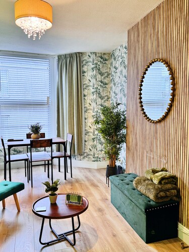 BEST DEAL COMFY CENTRAL & CHIC 1 BEDROOM APARMENT IN PLYMOUTH