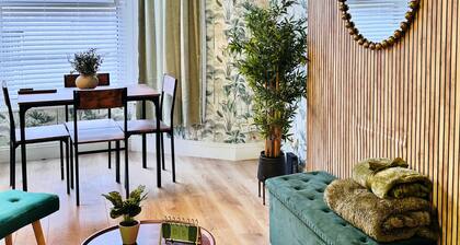 BEST DEAL COMFY CENTRAL & CHIC 1 BEDROOM APARMENT IN PLYMOUTH