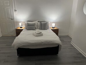 Comfort Double Room, City View | Free WiFi - Alton House (Oldham)
