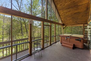 Interior - Spacious log cabin in Warrensburg w/ Hot Tub: 15 Mi to Lake George (Warrensburg)