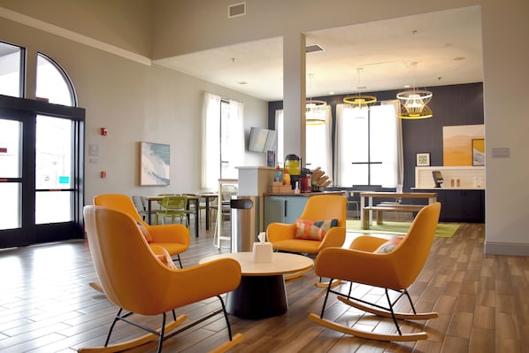 Lobby sitting area - Spark By Hilton Albuquerque North I-25 (Albuquerque)