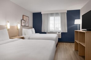 Habitación, varias camas | Escritorio, espacio para trabajar con laptop y wifi gratis 