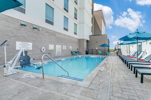 Seasonal outdoor pool - Home2 Suites by Hilton Coppell DFW Grapevine North (Coppell)
