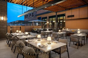 Der serveres morgenmad, aftensmad og amerikanske retter