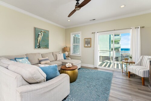 *NEW* Ocean Views + Steps to the Sand + King Bed