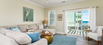 *NEW* Ocean Views + Steps to the Sand + King Bed