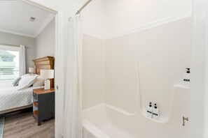 3 bedrooms, iron/ironing board, travel crib, free WiFi