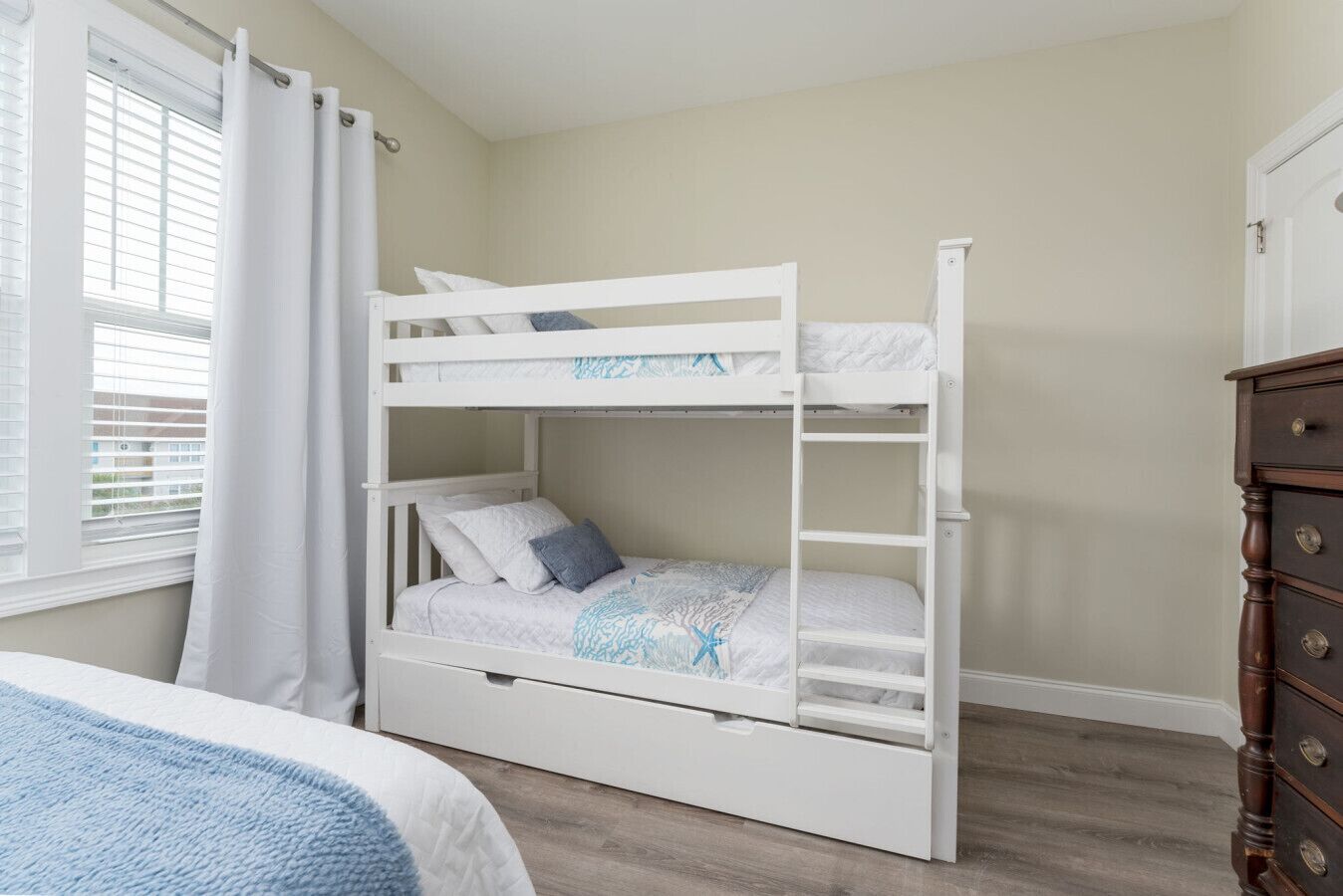 3 bedrooms, iron/ironing board, travel cot, free WiFi