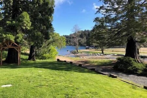 2nd Floor - 2B Near San Moritz Lodge on the lake