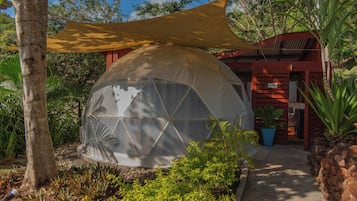 Luxury-Zelt | Bügeleisen/Bügelbrett, kostenlose Zustellbetten, kostenloses WLAN