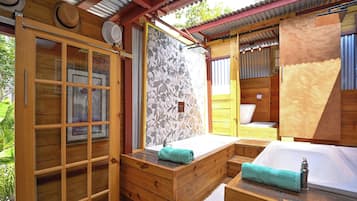 مكواة/لوح كي وأسرّة مجانية قابلة للطي وواي فاي مجانًا وملاءات أسرّة