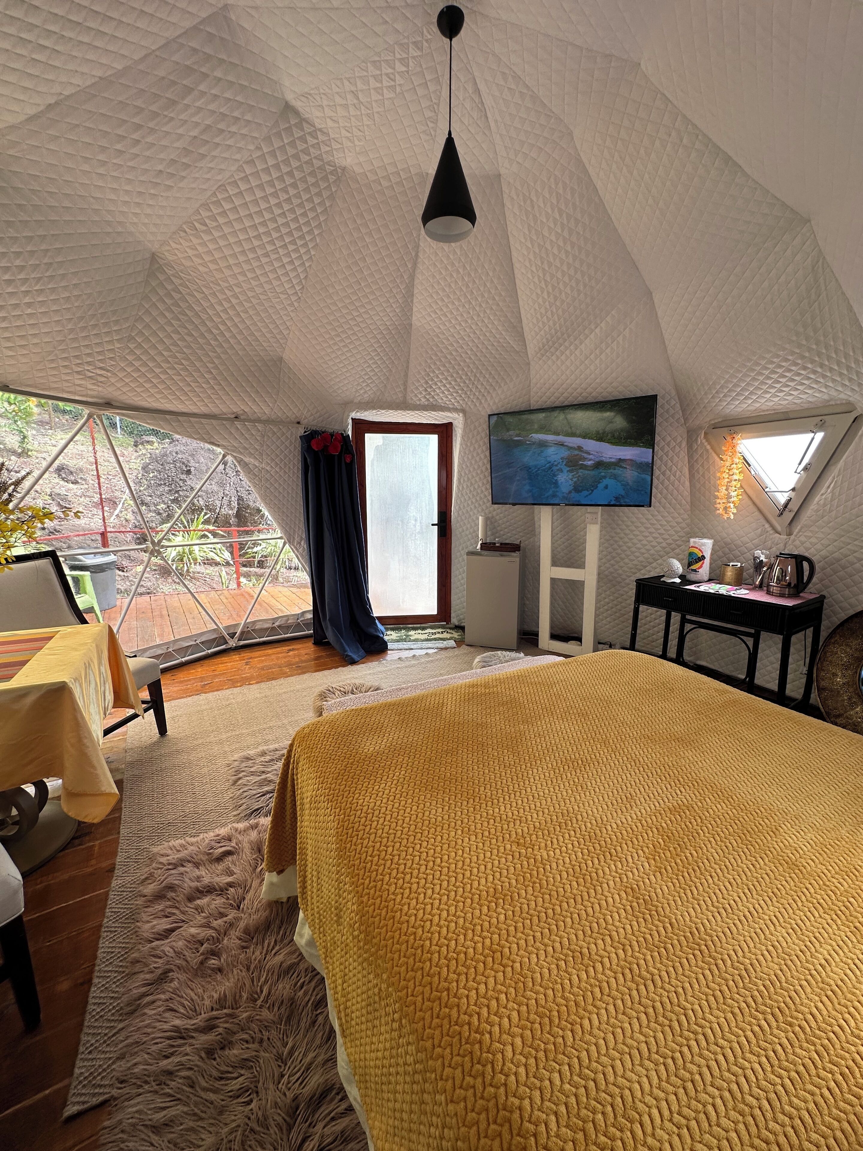 Luxury Tent | Iron/ironing board, free rollaway beds, free WiFi, bed sheets