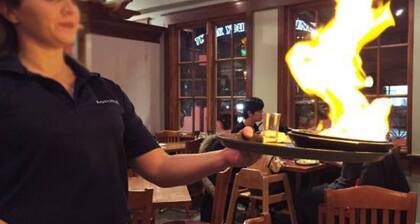 Modern Greektown Apartment - 2 Bedrooms