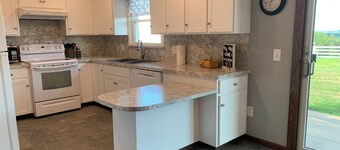 Charming 3-bedroom house with WiFi and AC in the heart of Walnut Creek.