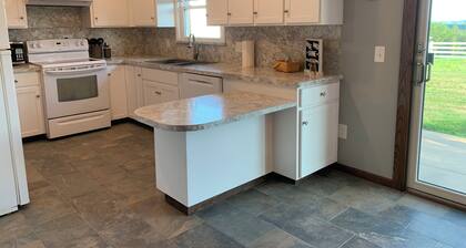 Charming 3-bedroom house with WiFi and AC in the heart of Walnut Creek.