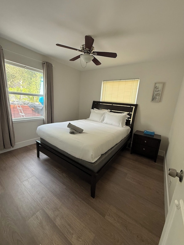 3 habitaciones, tabla de planchar con plancha, wifi y ropa de cama