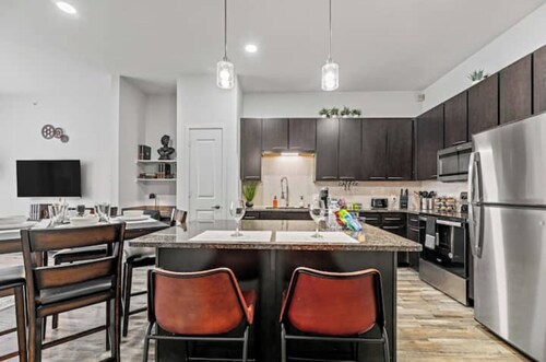 The Iron Loft - King Tempurpedic Prime Location