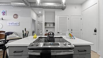 Toaster, cookware/dishes/utensils, spices, ice maker