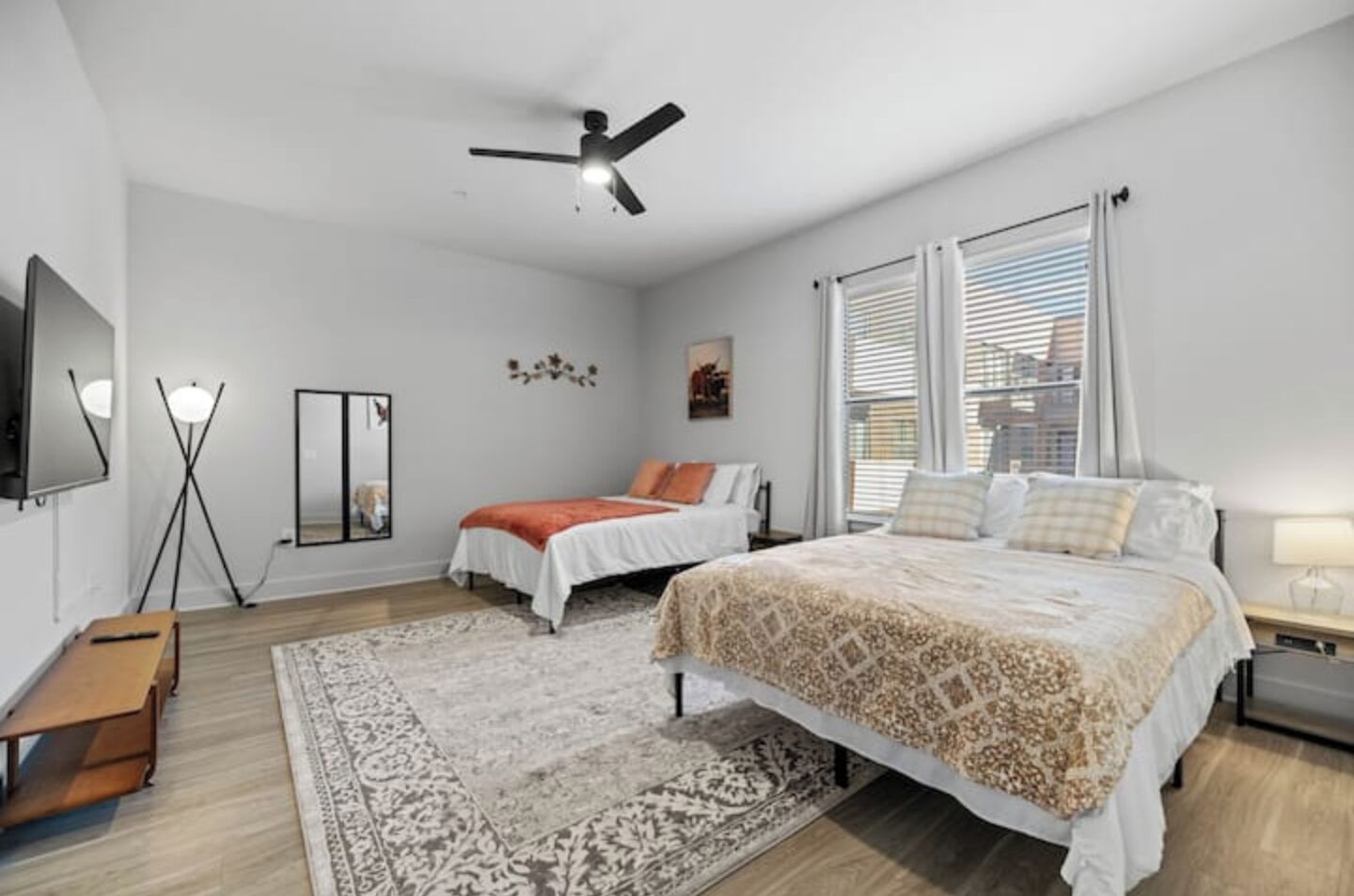 2 多间卧室、熨斗/熨衣板、WiFi、床单