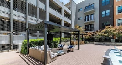 Western Saloon 2BR 4Bed Prime Location